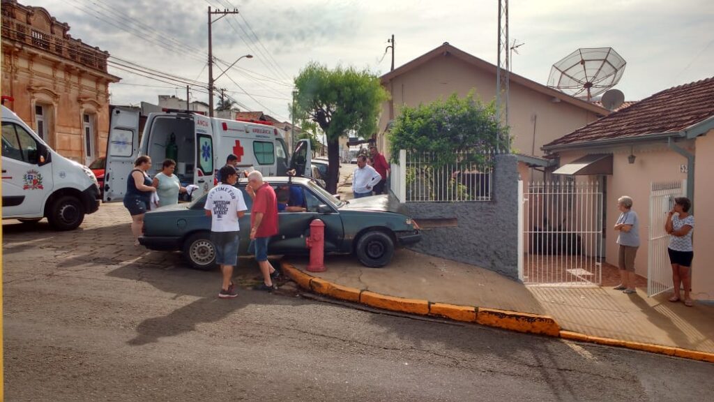 IMG-20190525-WA0010-1024x576 São Manuel: GM Monza fica sem freio e bate em muro de residência