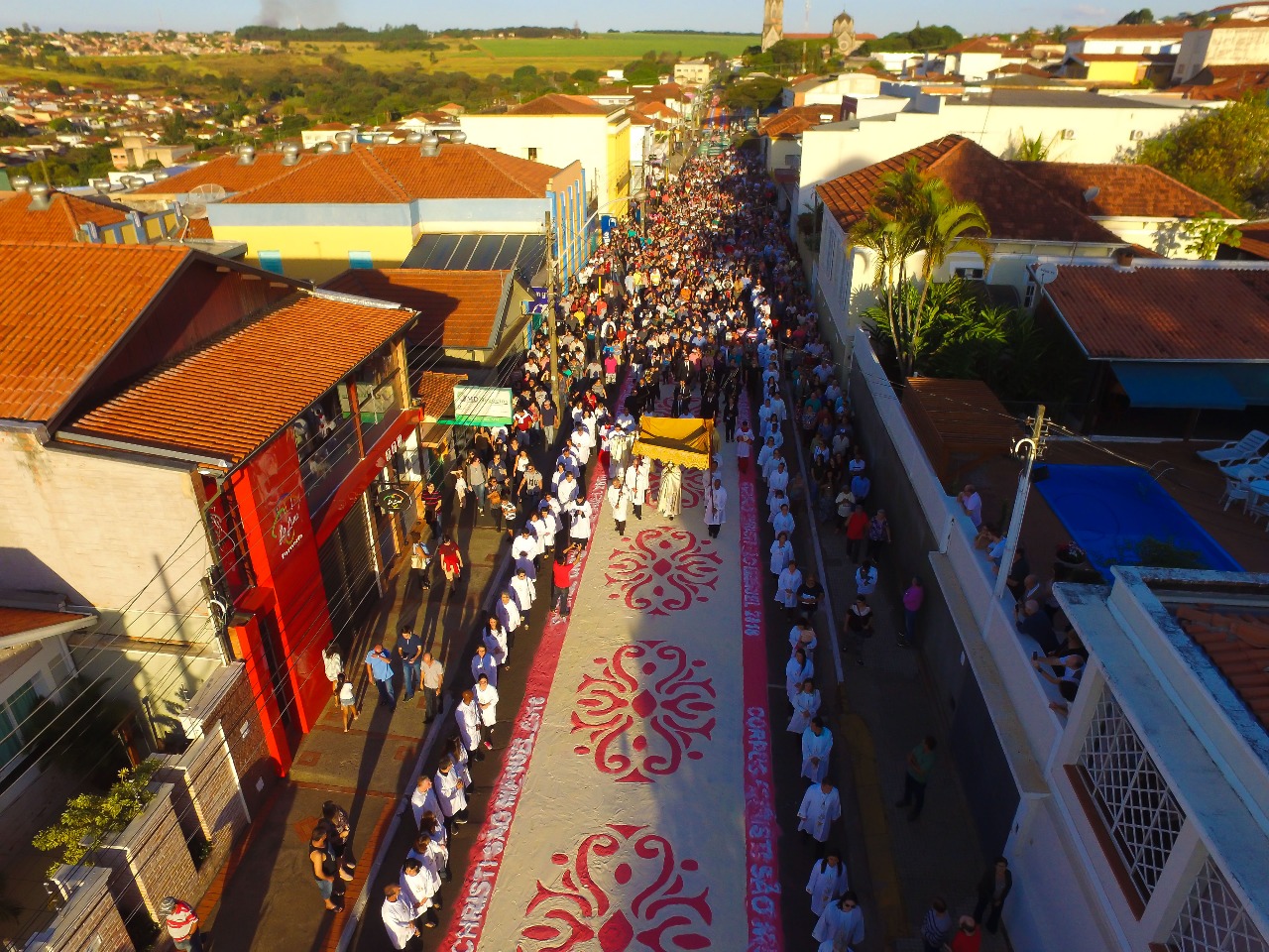 Abertura do comércio de São Manuel, Pratânia e Areiópolis será opcional no feriado de Corpus Christi