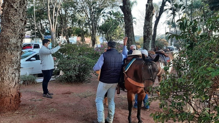 Romeiros da região cavalgam até o Distrito de Aparecida