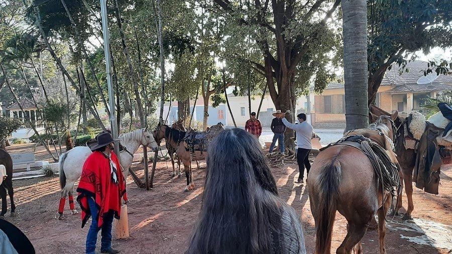 Romeiros da região cavalgam até o Distrito de Aparecida