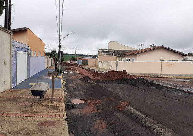 Galeria pluvial na rua Francisco Cimó atinge 50% da obra