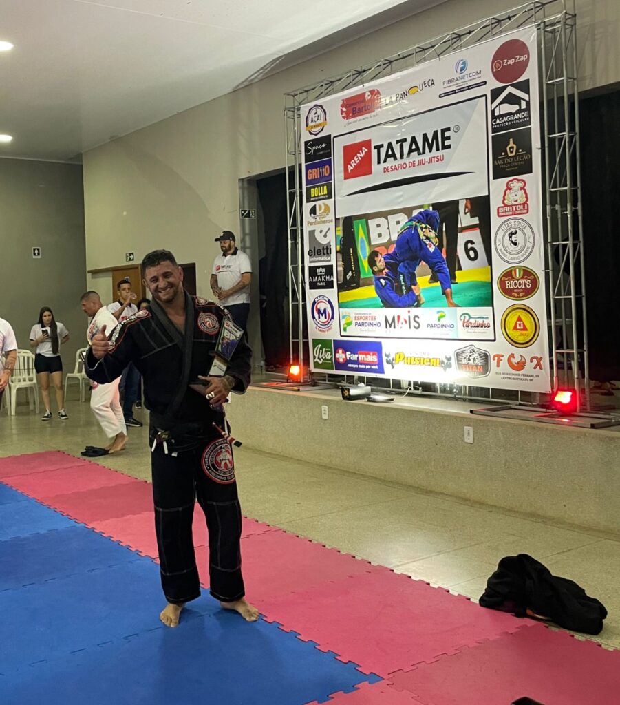 IMG-20230809-WA0014-901x1024 Evento de Jiu-jitsu em Pardinho coroa atleta David Teixeira como Campeão