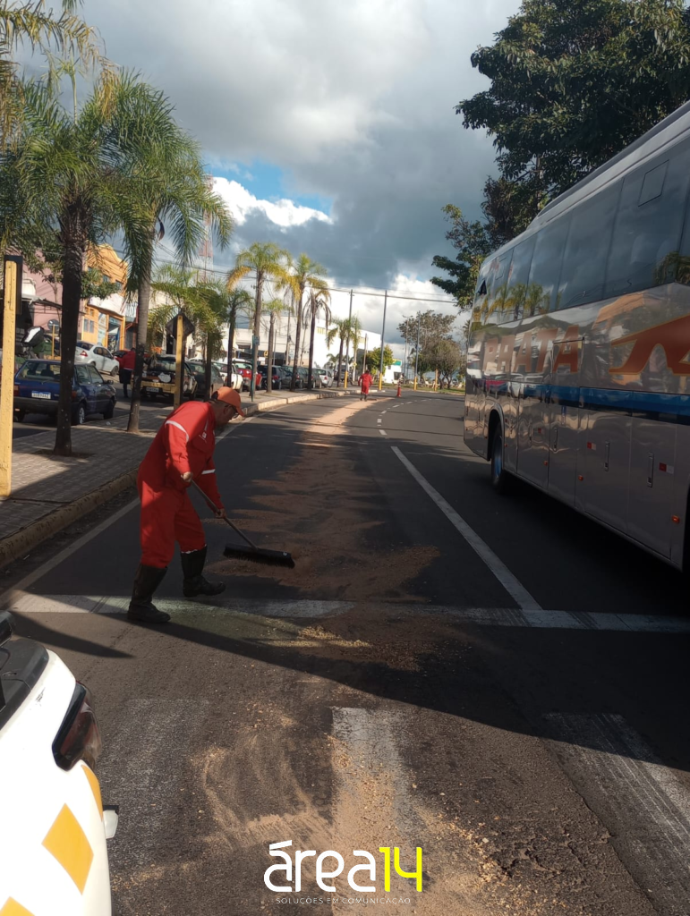 Dia de caos e confusões no trânsito transforma centro de São Manuel em labirinto