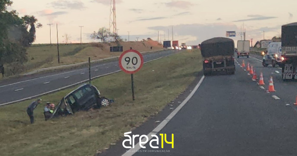 Acidente entre caminhão e carro deixa motorista preso nas ferragens na Marechal Rondon