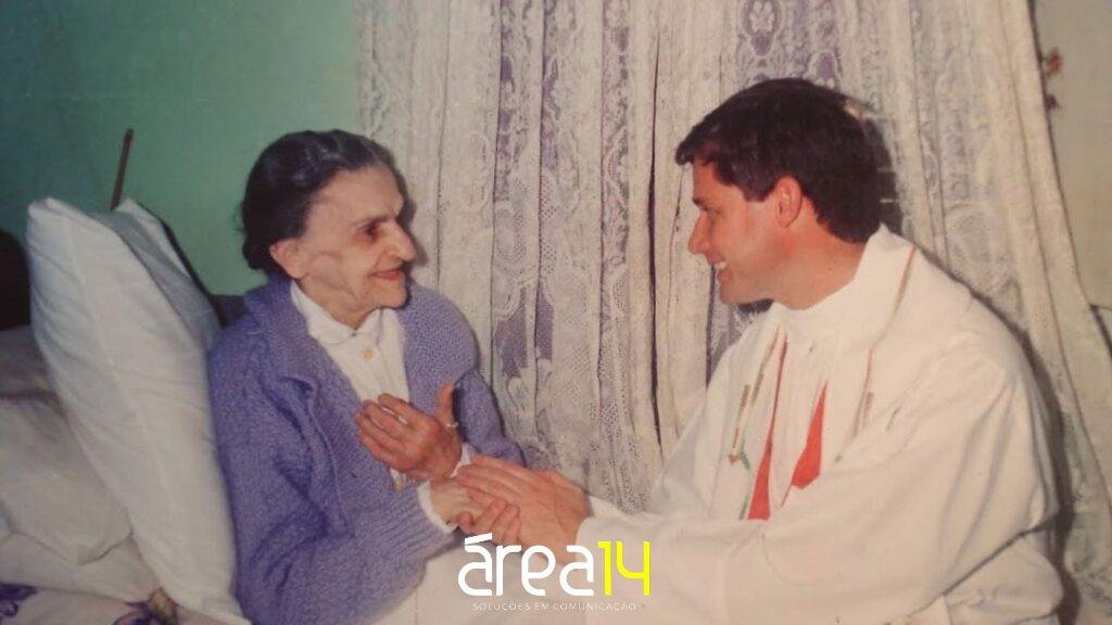 Fé e ciência se debruçam sobre a história da mineira que teria vivido 60 anos apenas com a eucaristia