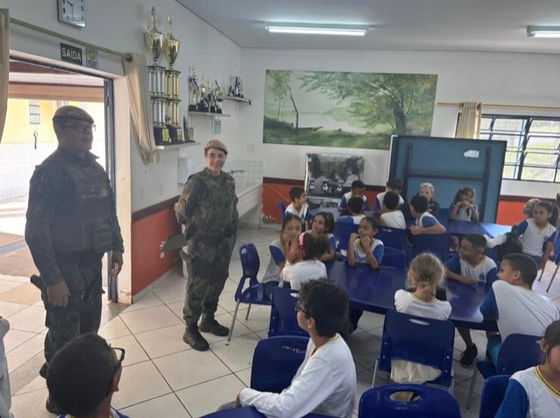 POLÍCIA AMBIENTAL LEVA EDUCAÇÃO PARA CRIANÇAS EM BOTUCATU