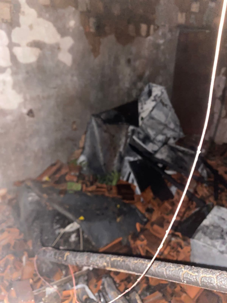 INCÊNDIO EM RESIDÊNCIA MOBILIZA DEFESA CIVIL E BOMBEIROS EM AREIÓPOLIS