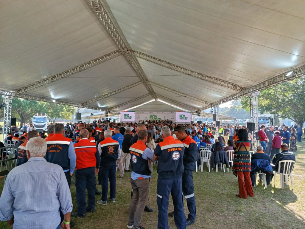 SÃO MANUEL RECEBE NOVO CAMINHÃO-PIPA PARA COMBATE A INCÊNDIOS