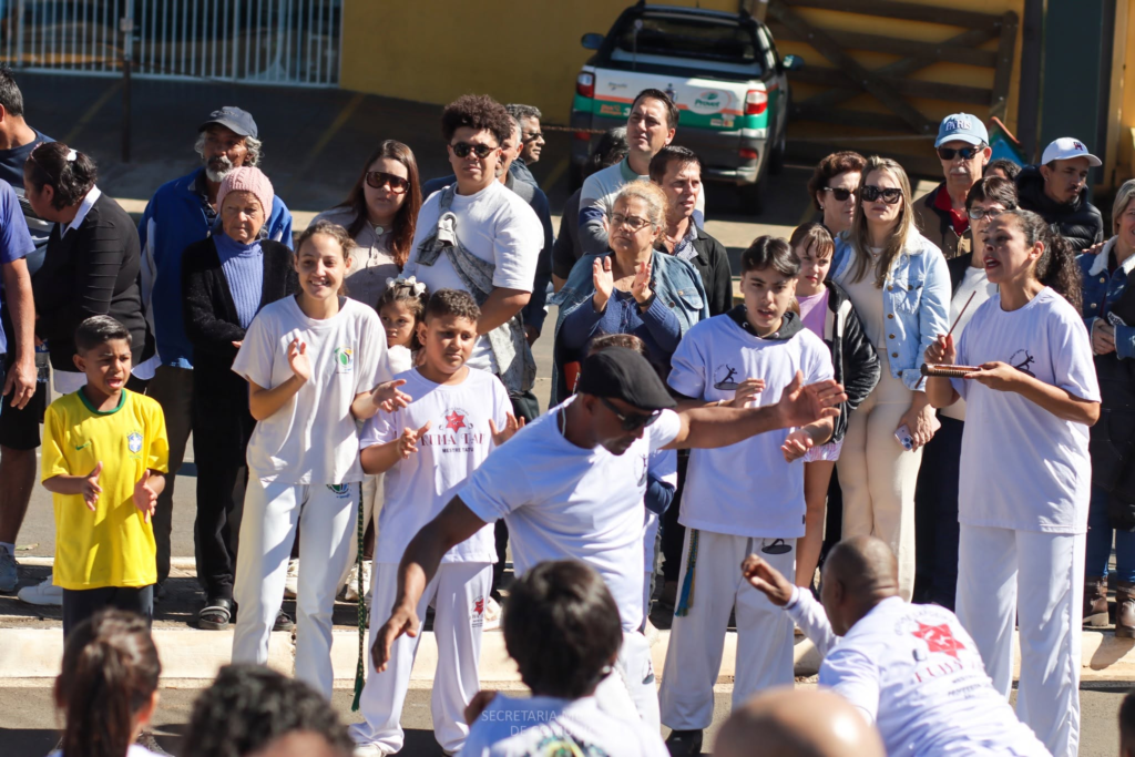 SÃO MANUEL CELEBRA 156 ANOS COM DESFILE CÍVICO HISTÓRICO E AVENIDA LOTADA
